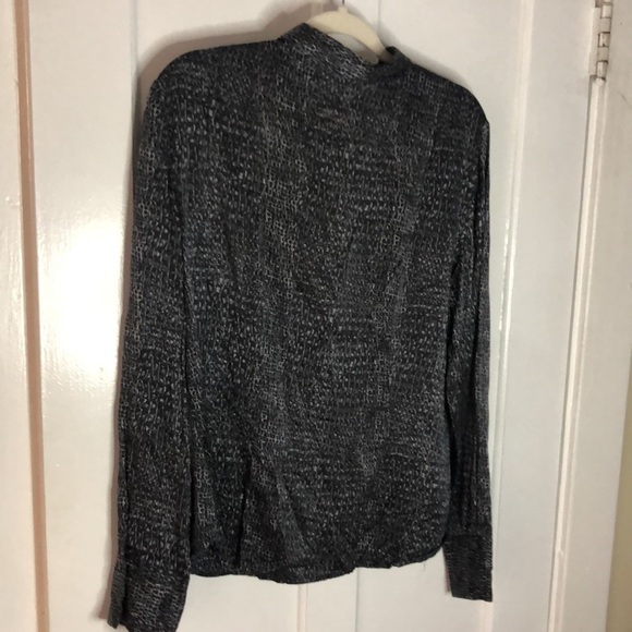 New York and Co Grey Black Snake Print 100% Silk Long Sleeve Blouse Top XL - Picture 6 of 11